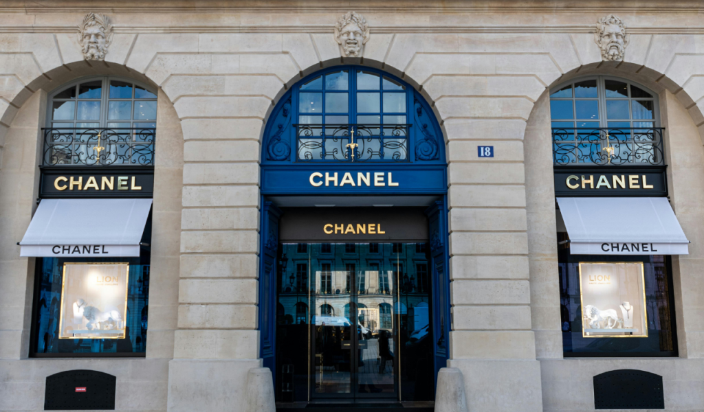 Will Luxury Bow to Masstige? 6 Will Luxury Bow to Masstige